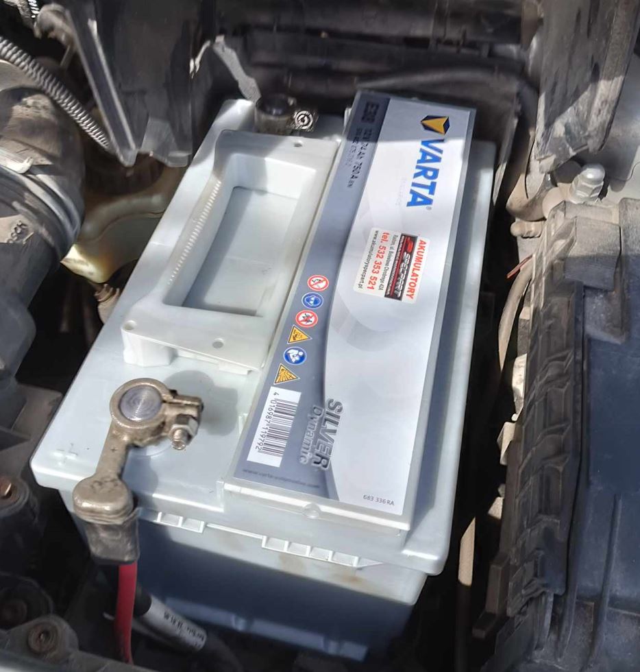 Akumulator zamontowany w VW Golf 4 1.9 TDI diesel