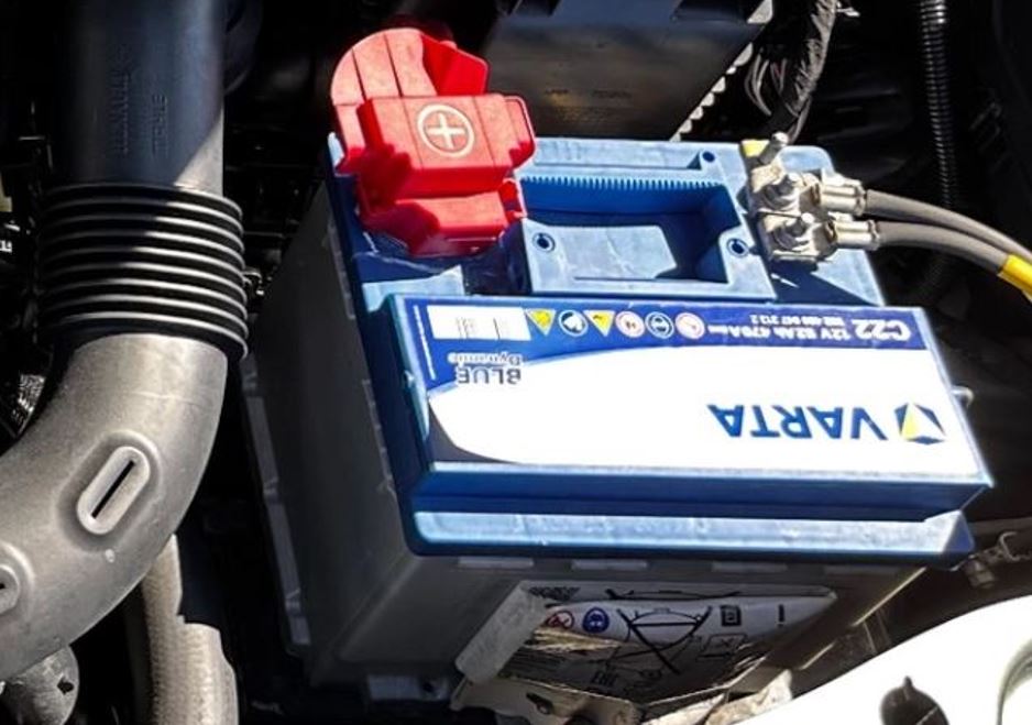 Akumulator zamontowany w Dacia Duster 1 2014 rok 1.2 tce 125 KM benzyna